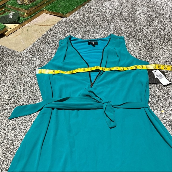 IZ Byer Sleeveless Dress Size M Lined Functional Zipper green NWT - Picture 3 of 8